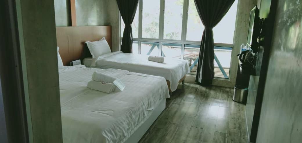 ริค รีสอร์ต เตลุก์ อินตัน Hotel เตลุคอินทัน ภายนอก รูปภาพ